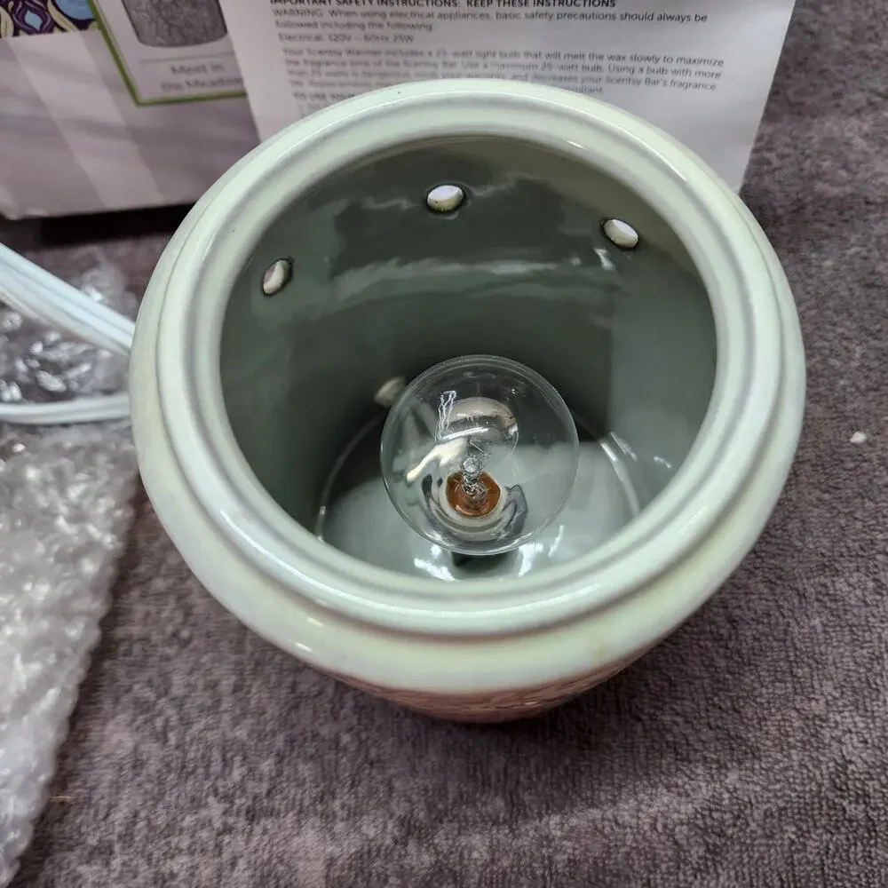 Scentsy Meet in the Meadow Full Size Warmer b54